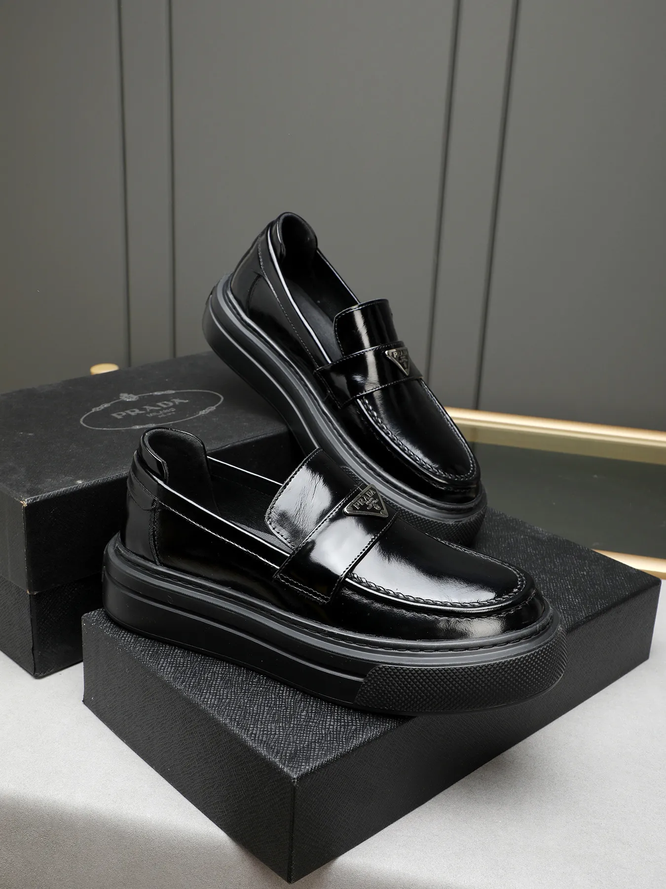 Men's Men's Shoes 💰500 Prada/Prada Men's new casual shoes, this upper is made of imported calfskin + sheep lining! The outsole is made of non-slip foam outsole, which feels good on your feet and is a fashionable and stylish item!  Size: 38-44 (45 customized)